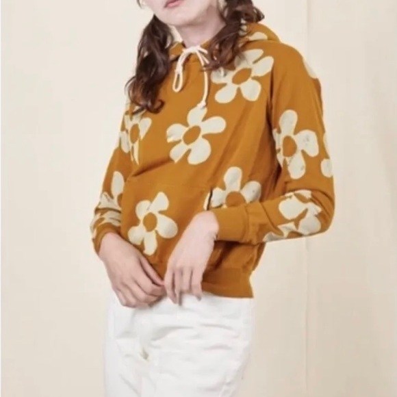 Big Bud Press Tops - Big Bud Press NWT Yellow Daisy Paintstamp Hoodie Size M.
